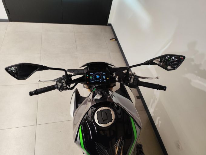 KAWASAKI Z900 SE 4