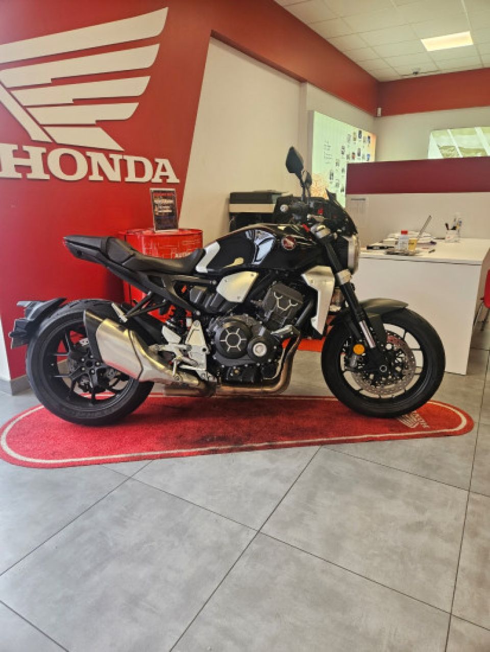 HONDA CB1000R 4