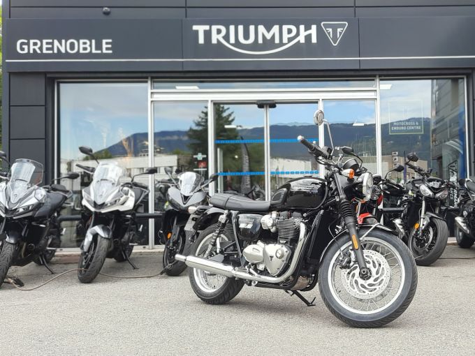 TRIUMPH BONNEVILLE T120 4