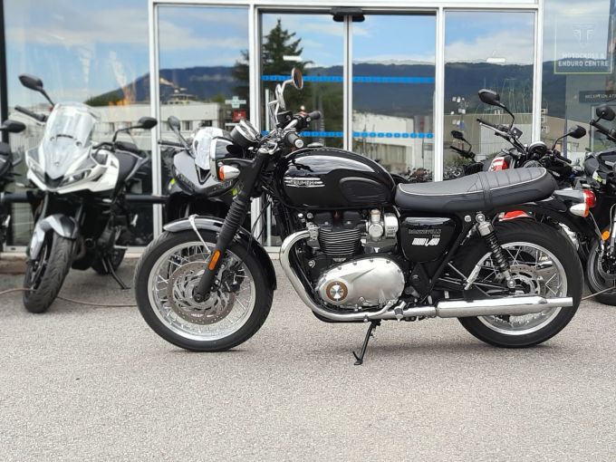 TRIUMPH BONNEVILLE T120 4