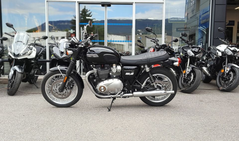 TRIUMPH BONNEVILLE T120 4
