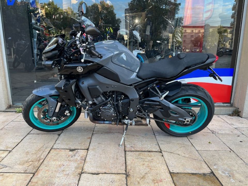YAMAHA MT-10 4