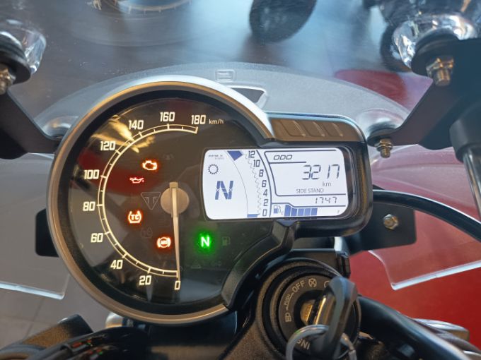 TRIUMPH SPEED 400 4