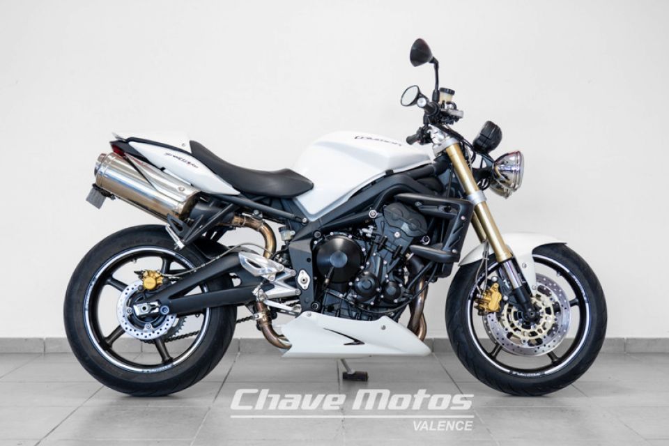 TRIUMPH STREET TRIPLE 675 4