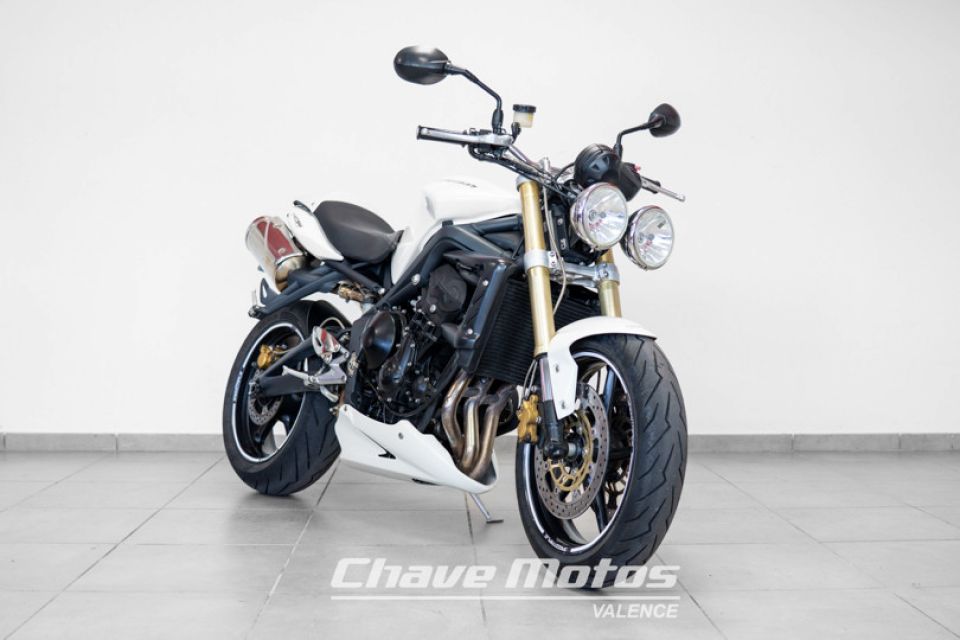 TRIUMPH STREET TRIPLE 675 4