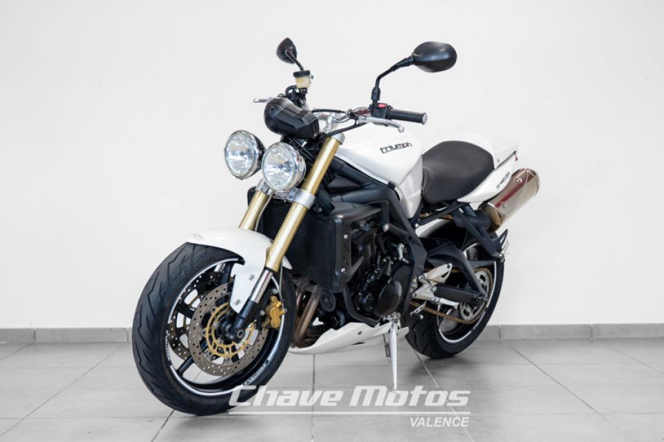 TRIUMPH STREET TRIPLE 675 4