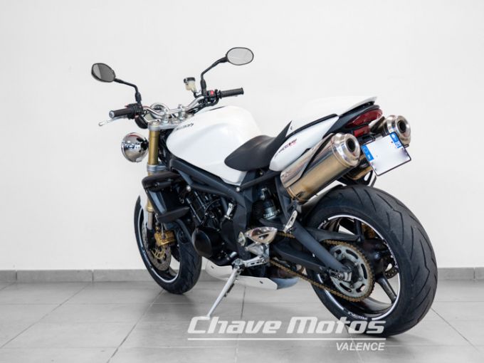 TRIUMPH STREET TRIPLE 675 4