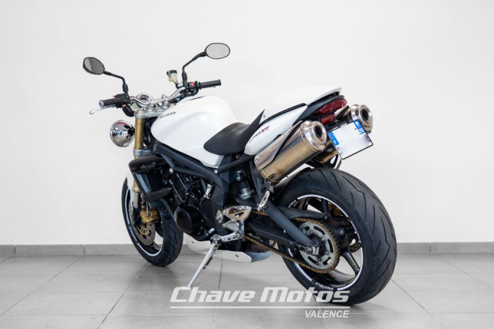 TRIUMPH STREET TRIPLE 675 4