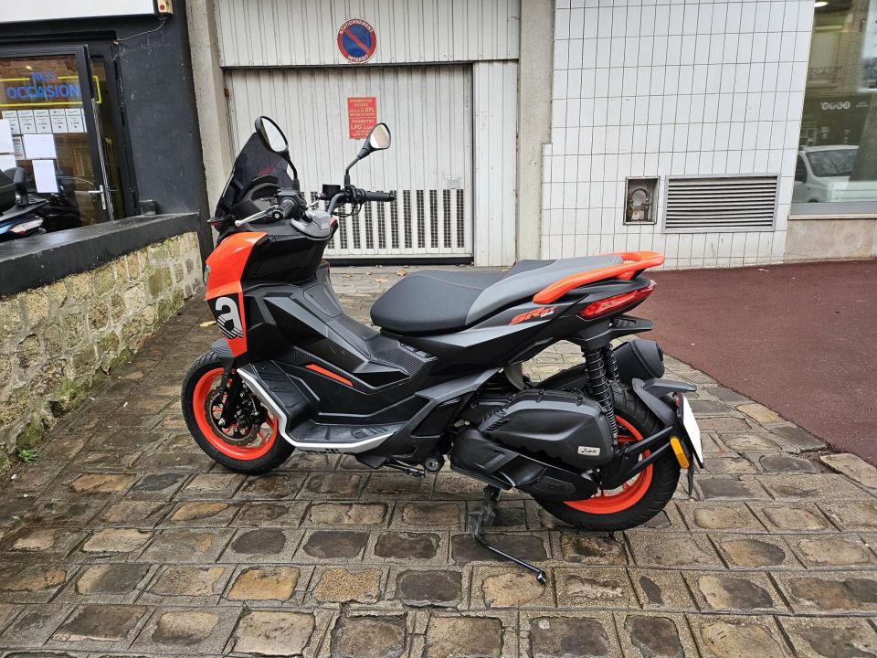 APRILIA SR GT 125 4