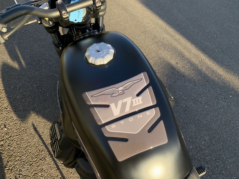 MOTO GUZZI V7 STONE 4