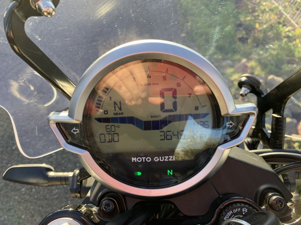 MOTO GUZZI V7 STONE 4