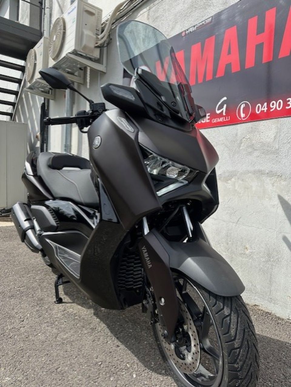 YAMAHA XMAX 300 Tech Max 4