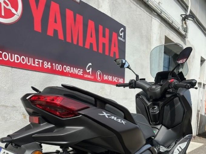 YAMAHA XMAX 300 Tech Max 4