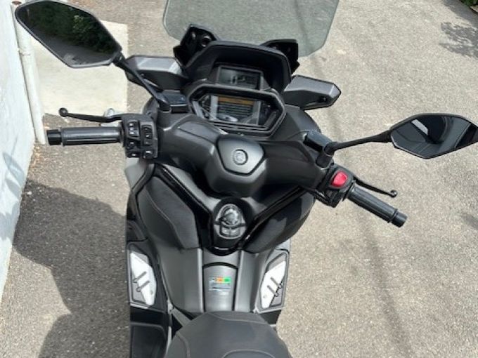 YAMAHA XMAX 300 Tech Max 4