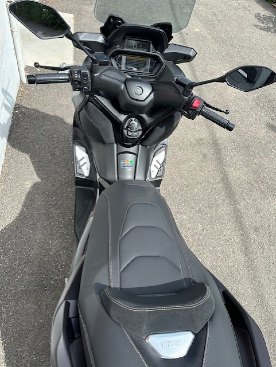 YAMAHA XMAX 300 Tech Max 4