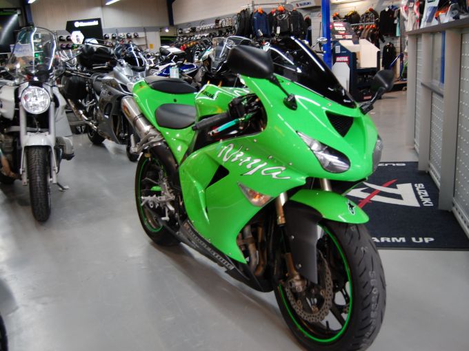 KAWASAKI ZX-10R 4