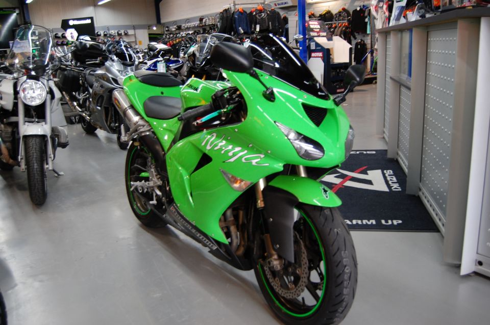 KAWASAKI ZX-10R 4