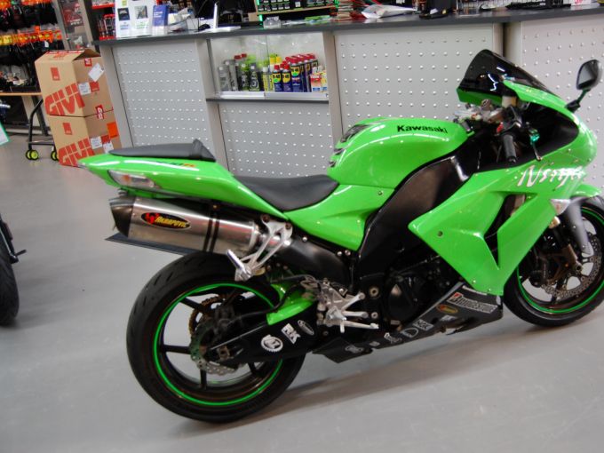 KAWASAKI ZX-10R 4