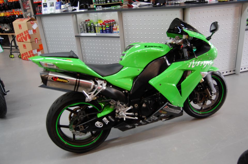 KAWASAKI ZX-10R 4