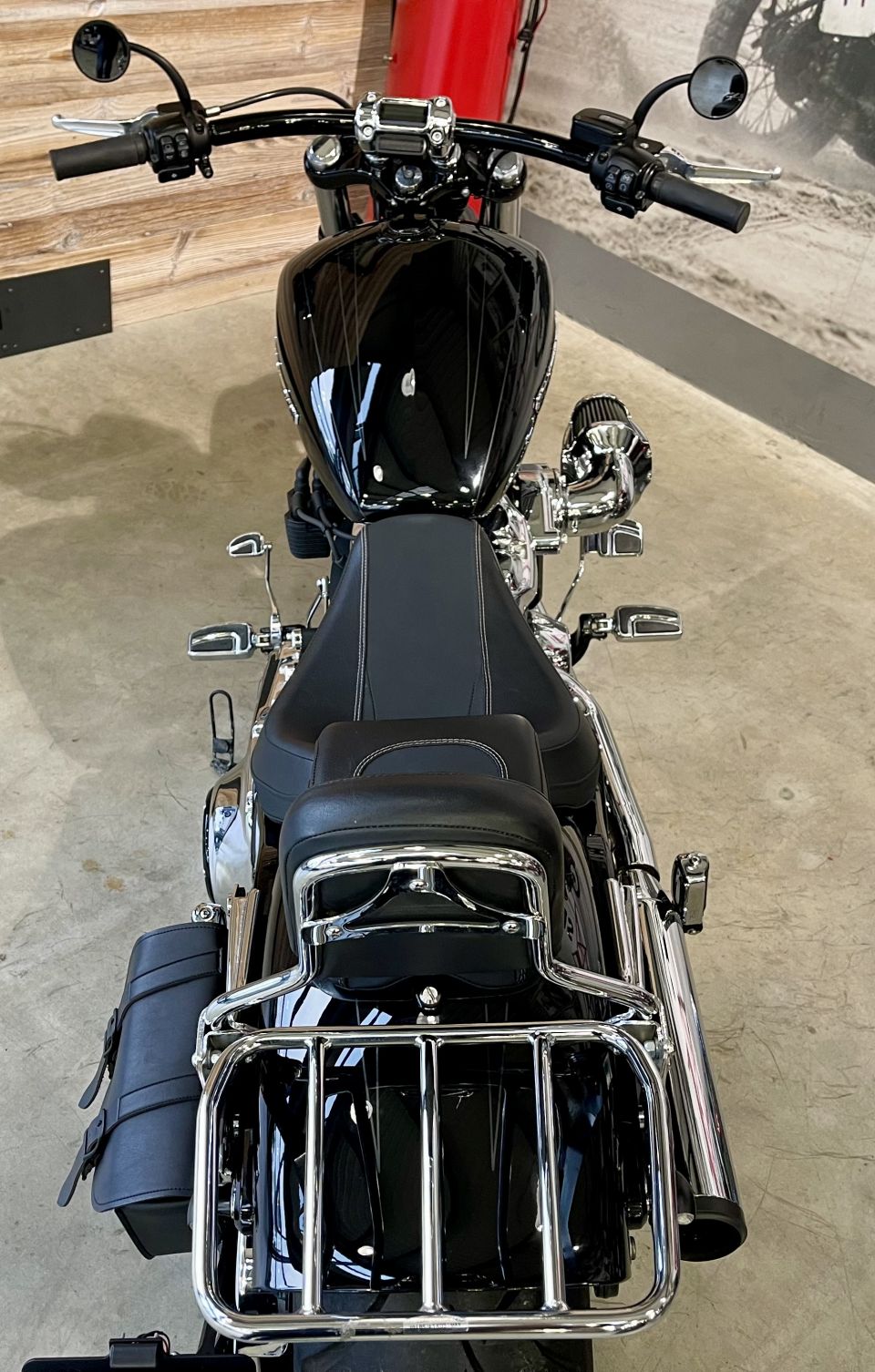 HARLEY-DAVIDSON SOFTAIL BREAKOUT 1868 4