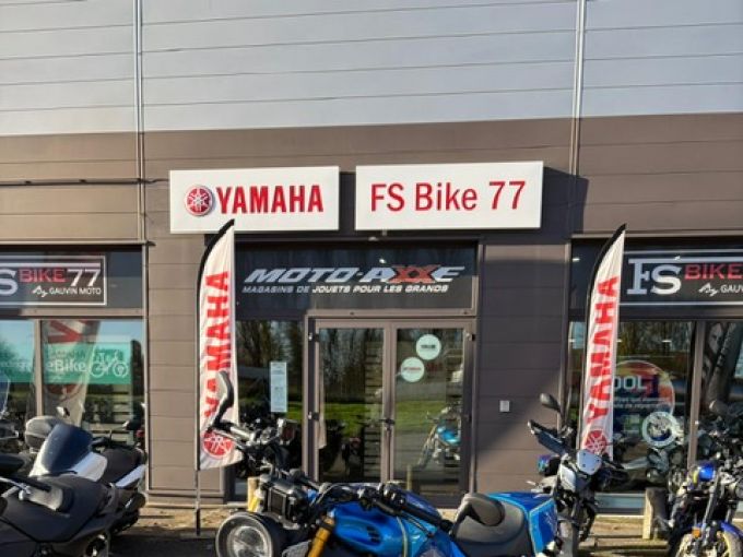 YAMAHA XSR 900 A 4