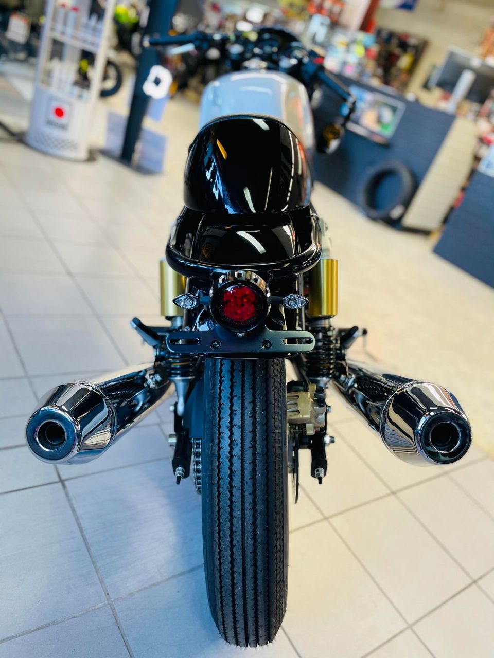 ROYAL ENFIELD CONTINENTAL 650 GT modifiée 4