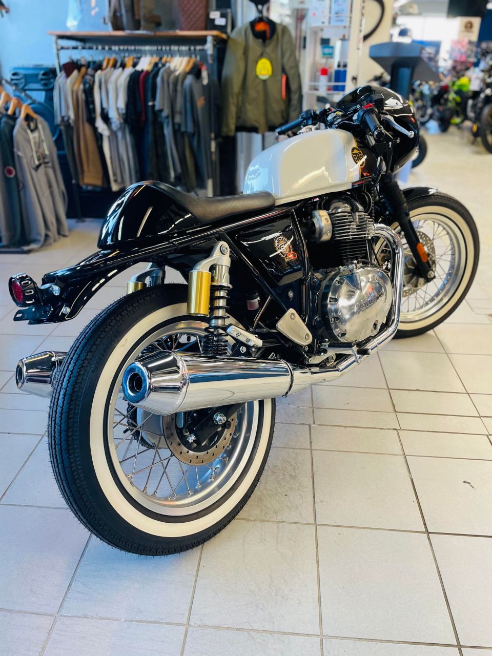 ROYAL ENFIELD CONTINENTAL 650 GT modifiée 4