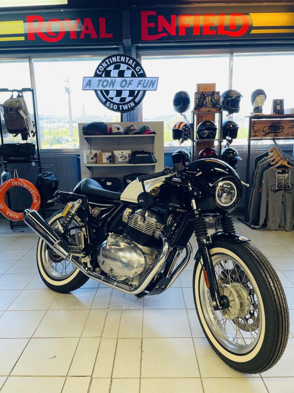 ROYAL ENFIELD CONTINENTAL 650 GT modifiée 4