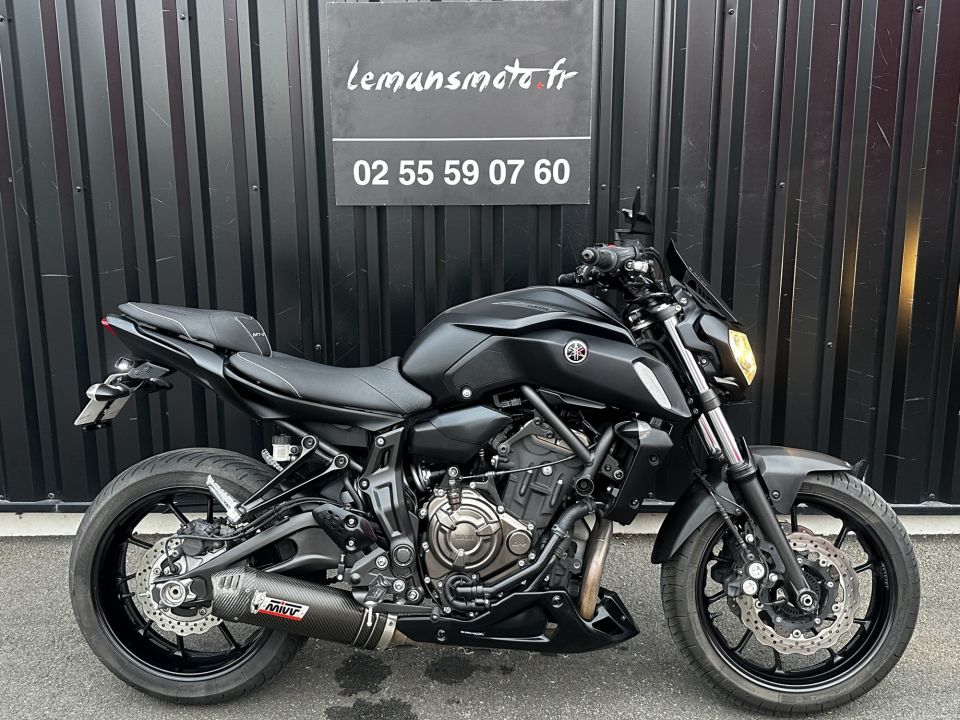 YAMAHA MT-07 4