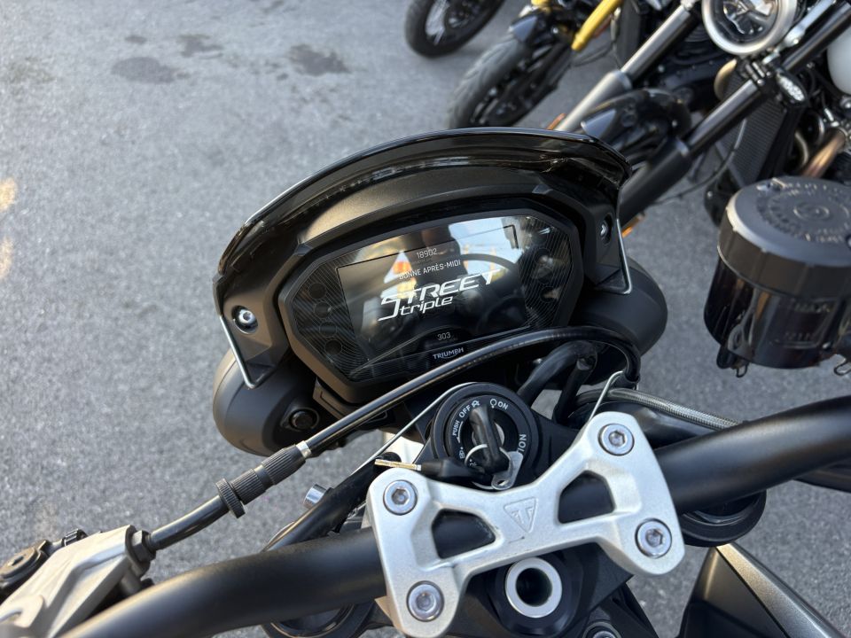 TRIUMPH STREET TRIPLE 765 RS 4