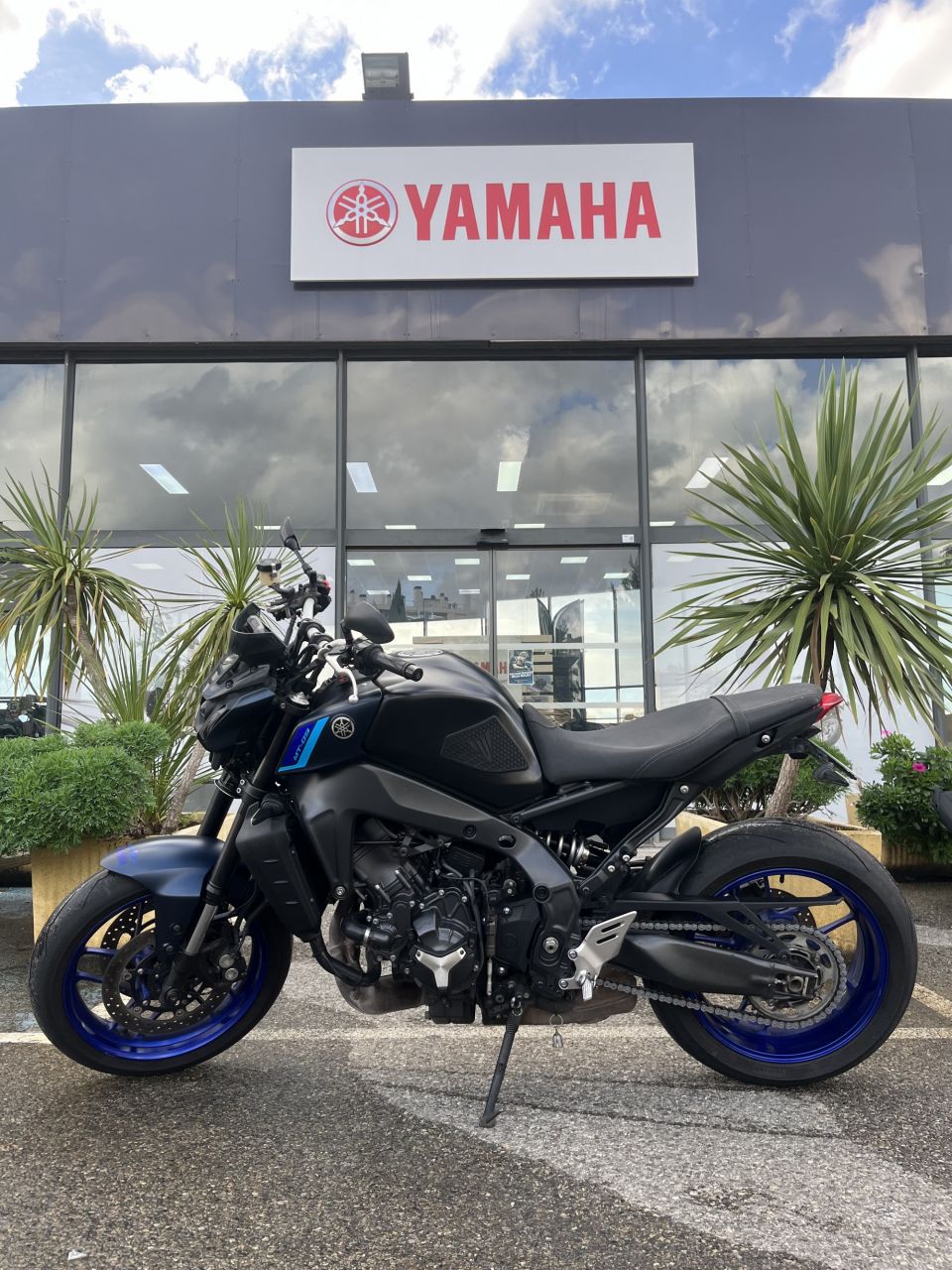 YAMAHA MT-09 4