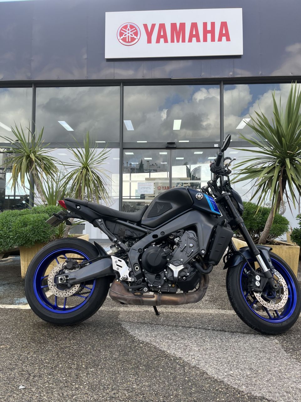 YAMAHA MT-09 4