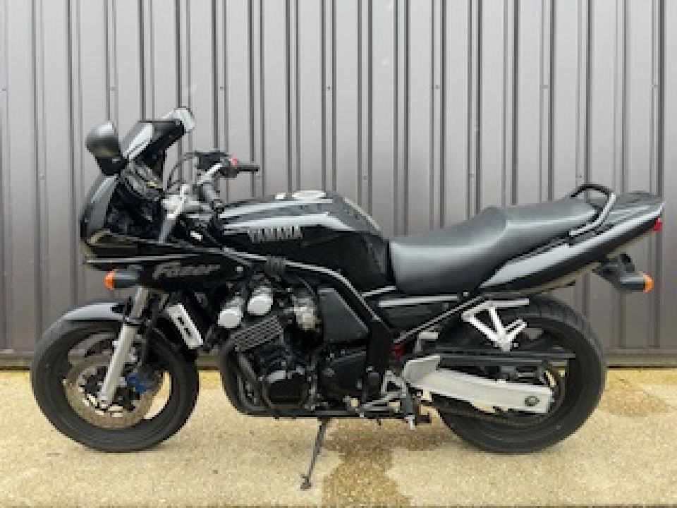 YAMAHA FZS FAZER 4