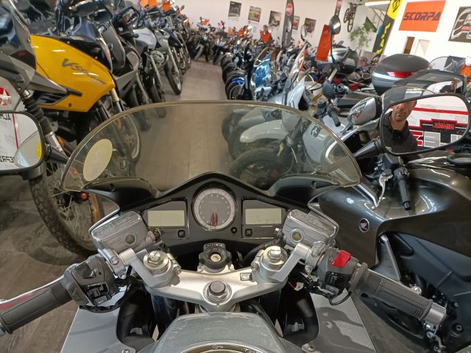 HONDA VFR 800 VTEC 4