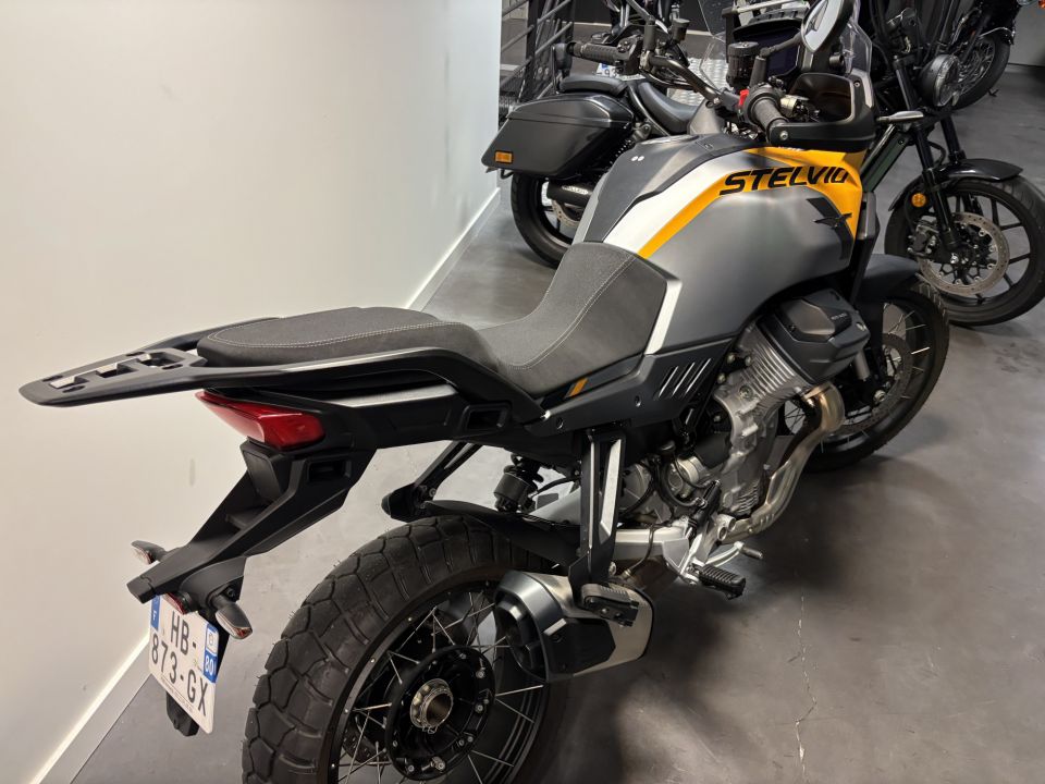 MOTO GUZZI STELVIO 4