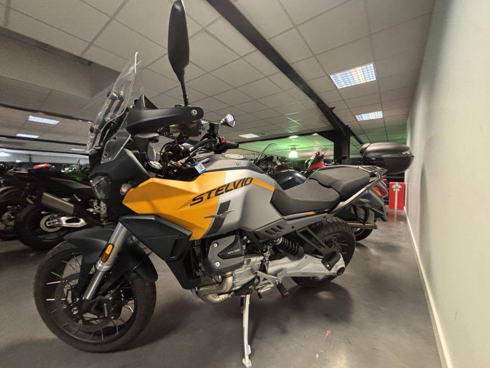 MOTO GUZZI STELVIO 4