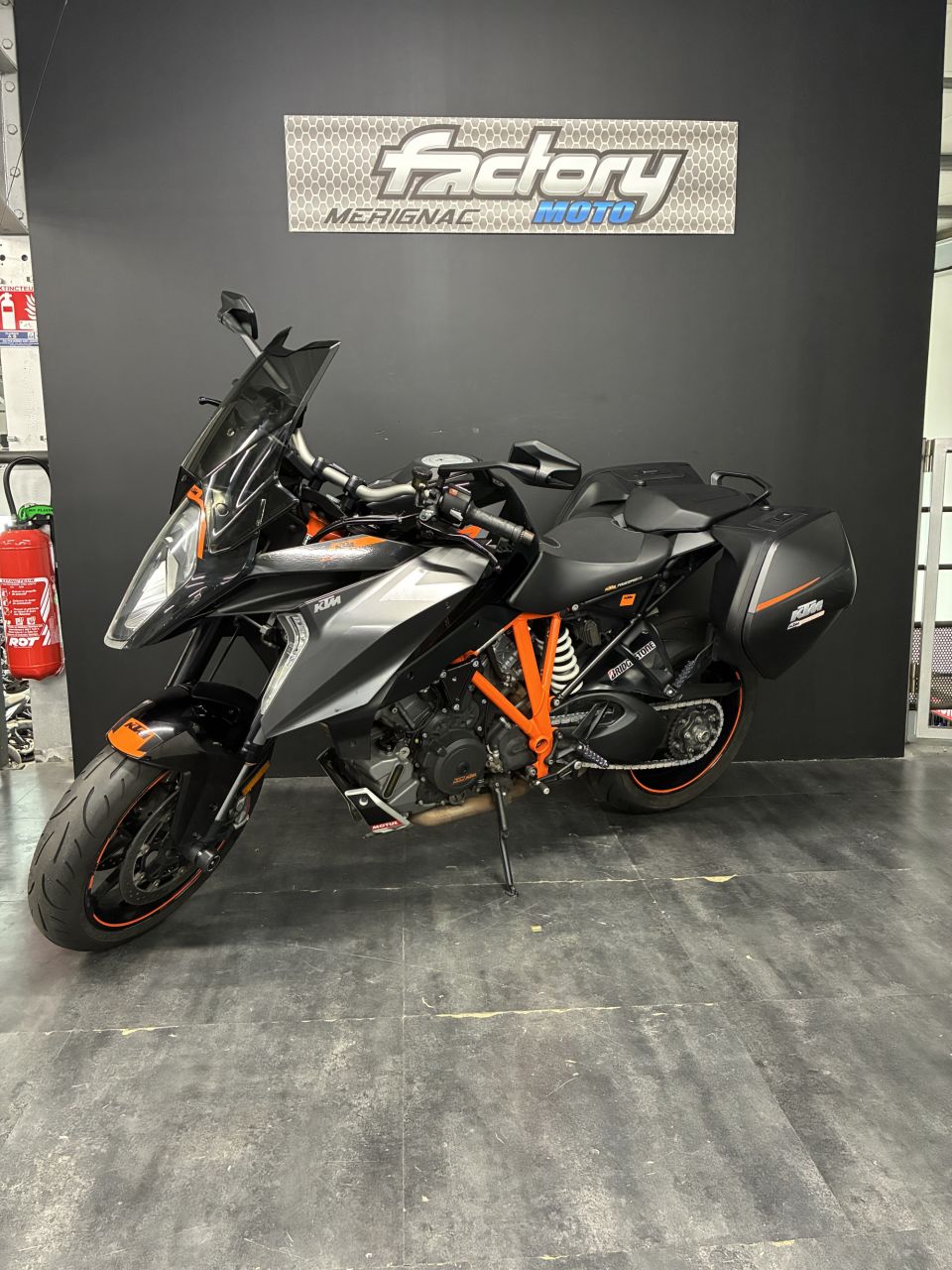 KTM 1290 SUPER DUKE GT 4