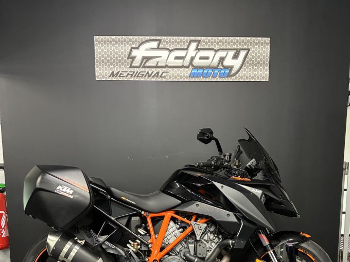 KTM 1290 SUPER DUKE GT 4