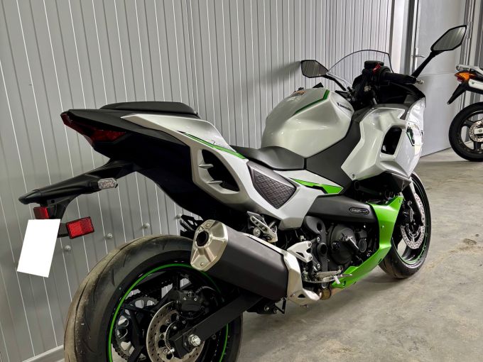 KAWASAKI Ninja 7 Hybrid 4