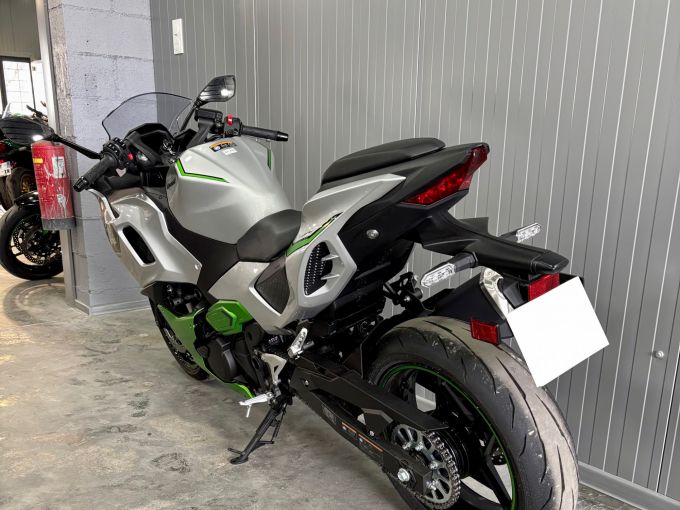KAWASAKI Ninja 7 Hybrid 4