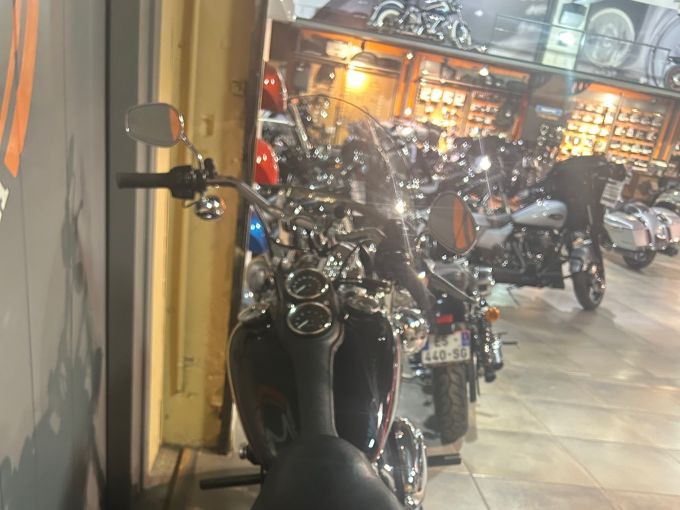 HARLEY-DAVIDSON DYNA LOW RIDER 1690 4