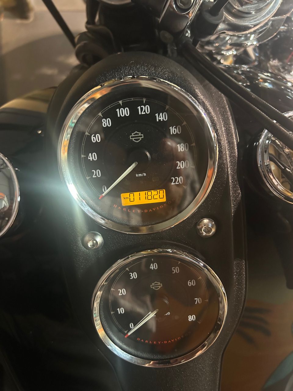 HARLEY-DAVIDSON DYNA LOW RIDER 1690 4