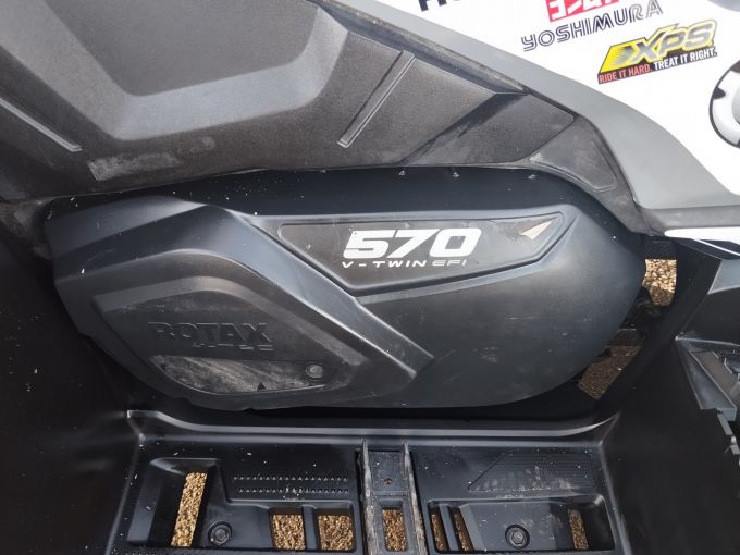 CAN-AM 570 MAX EFI 4