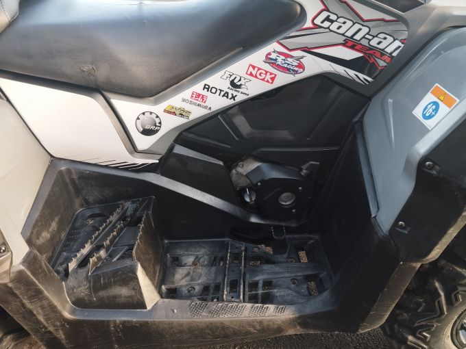 CAN-AM 570 MAX EFI 4