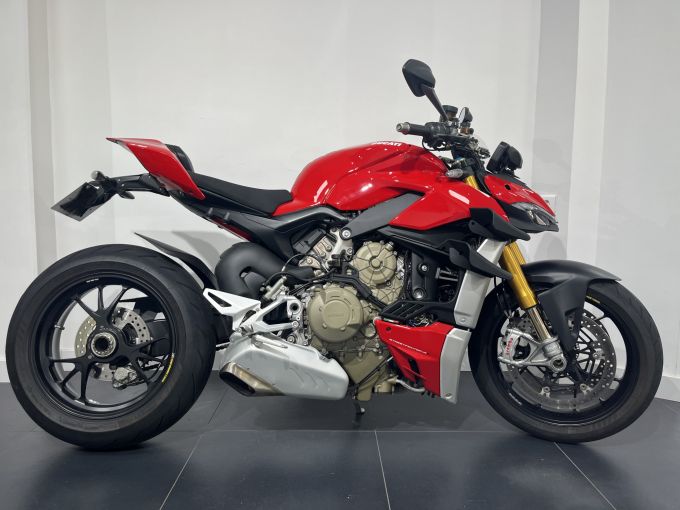 DUCATI STREETFIGHTER V4S 4