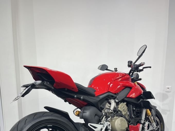 DUCATI STREETFIGHTER V4S 4