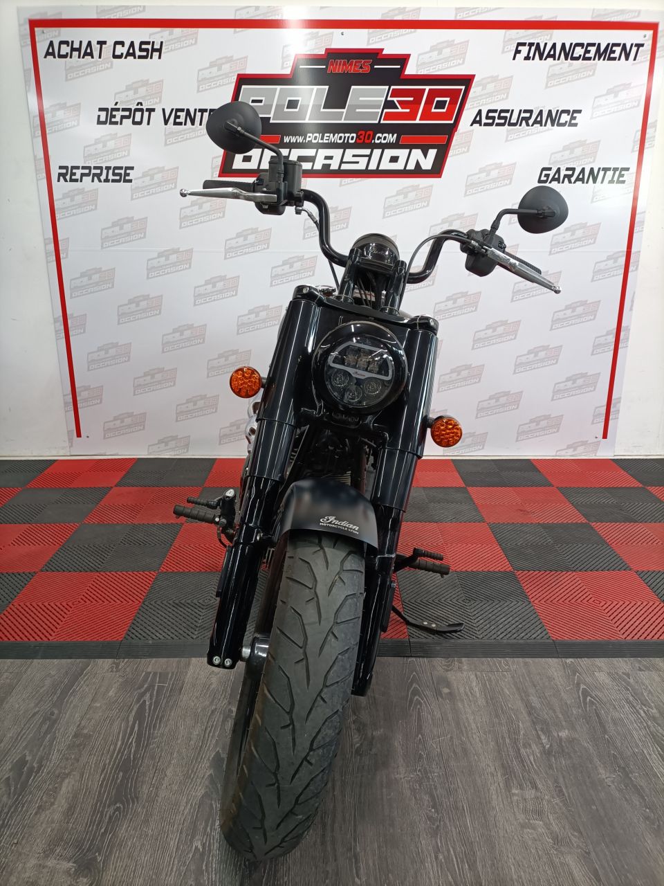 INDIAN CHIEF 1900 BOBBER DARK HORSE 4