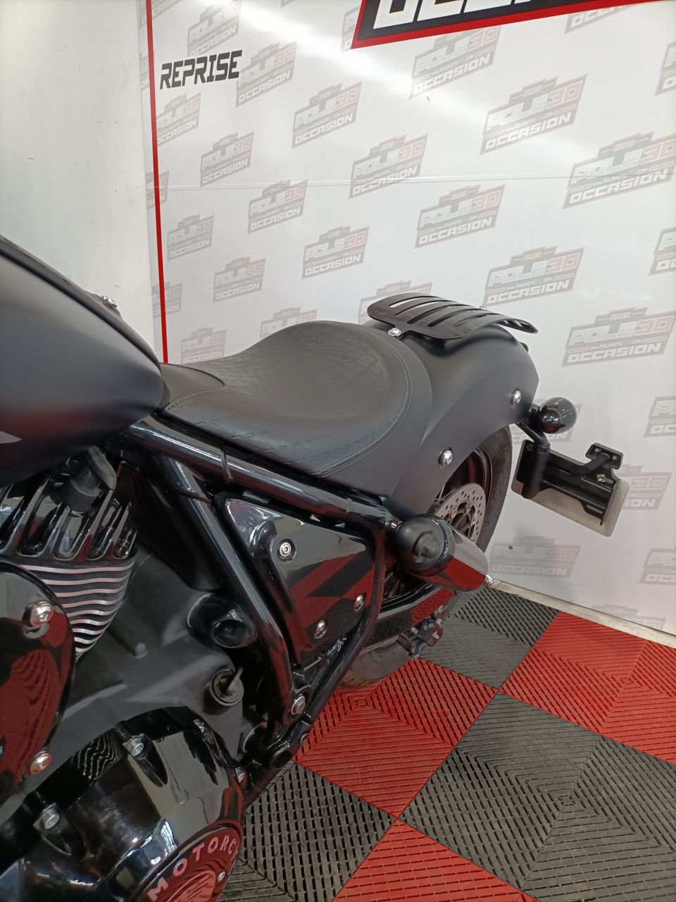 INDIAN CHIEF 1900 BOBBER DARK HORSE 4