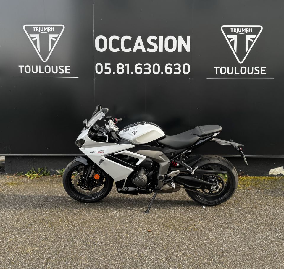 TRIUMPH 	DAYTONA 660 4