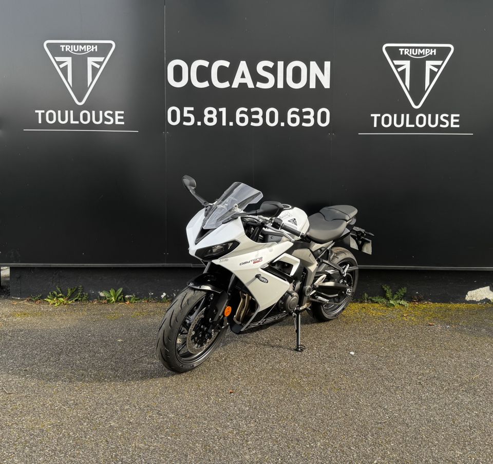 TRIUMPH 	DAYTONA 660 4